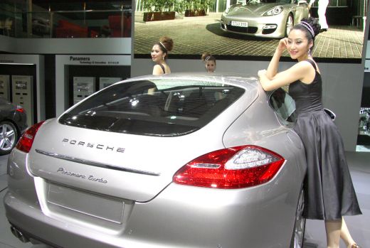FOTO / Piata AUTO s-a mutat in China: vezi cum arata noul Porsche_11
