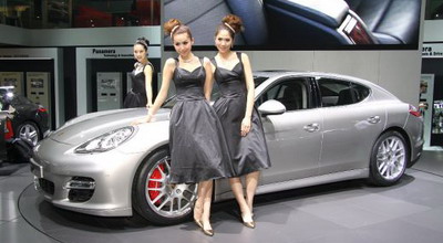 FOTO / Piata AUTO s-a mutat in China: vezi cum arata noul Porsche_1
