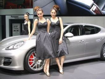 FOTO / Piata AUTO s-a mutat in China: vezi cum arata noul Porsche
