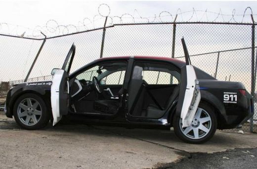 VEZI cum arata o super masina de Politie: Carbon Motors E7: NYPD!_5
