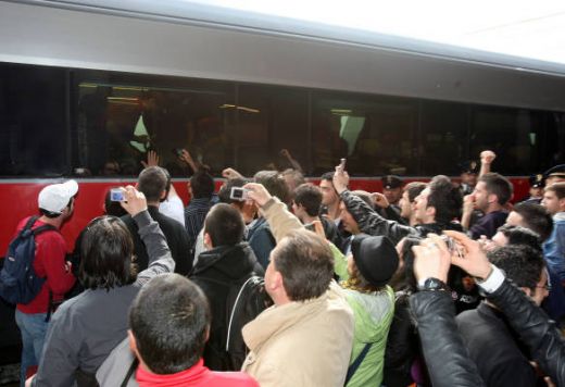 Imagini incredibile! AS Roma a plecat cu trenul sa joace la Firenze! 4000 de suporteri ai Romei au invadat gara!_15