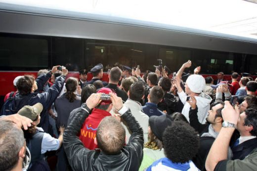 Imagini incredibile! AS Roma a plecat cu trenul sa joace la Firenze! 4000 de suporteri ai Romei au invadat gara!_29