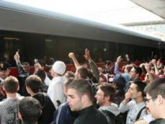 Imagini incredibile! AS Roma a plecat cu trenul sa joace la Firenze! 4000 de suporteri ai Romei au invadat gara!