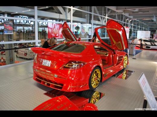 Urat cu spume: Vezi cum arata un Mercedes-Benz SLR de 3.300.000 de euro cu ornamente din aur de 24 karate!_11