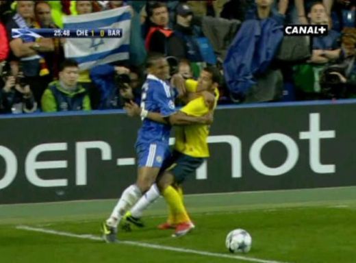 Chelsea acuza 5 penalty-uri neacordate! Gerard Pique: Am facut hent in careu!_2
