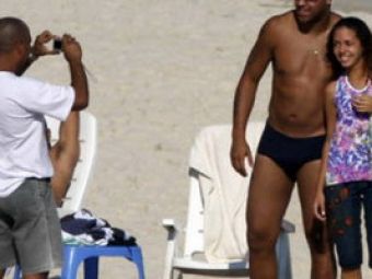 FOTO / Adriano arata cat este de dotat..la plaja!