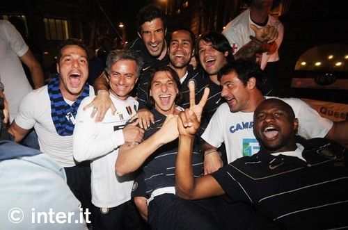 FOTO si VIDEO - cele mai TARI imagini de la petrecerea lui Inter 17!_78