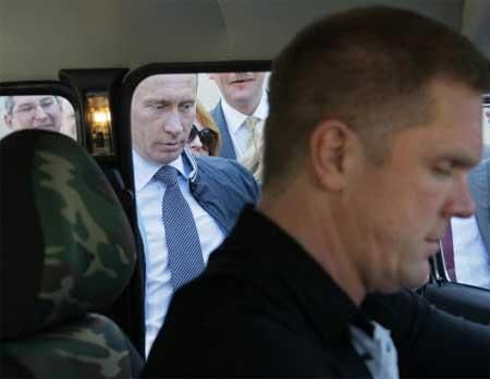 FOTO / Putin gata de razboi - conduce o LADA NIVA_6