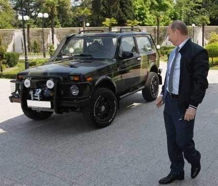 FOTO / Putin gata de razboi - conduce o LADA NIVA_4