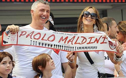 Omul cu care s-au batut Hagi, Laca sau Dan Petrescu - Paolo Maldini se retrage din fotbal! Vezi ce a insemnat Maldini pentru Milan:_13