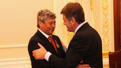 Presedintele Ucrainei i-a decorat pe Mircea Lucescu si Razvan Rat! VEZI FOTO:_1