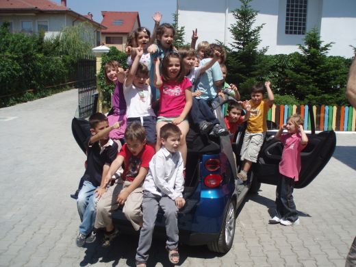 De 1 Iunie, Roxana Ciuhulescu a bagat 22 de copii intr-un Smart de 2 locuri, Sambata ProMotor, 11:15, Pro TV!_6