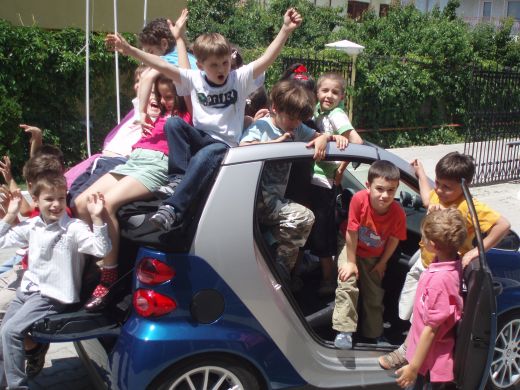 De 1 Iunie, Roxana Ciuhulescu a bagat 22 de copii intr-un Smart de 2 locuri, Sambata ProMotor, 11:15, Pro TV!_4