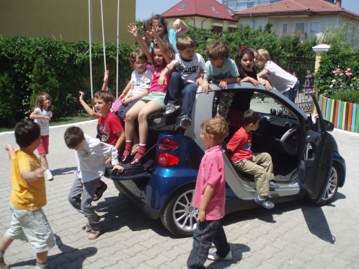 De 1 Iunie, Roxana Ciuhulescu a bagat 22 de copii intr-un Smart de 2 locuri, Sambata ProMotor, 11:15, Pro TV!_5