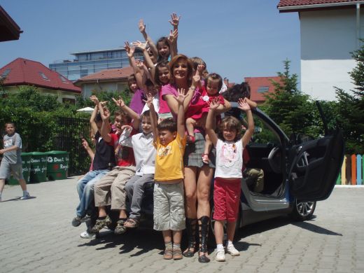 De 1 Iunie, Roxana Ciuhulescu a bagat 22 de copii intr-un Smart de 2 locuri, Sambata ProMotor, 11:15, Pro TV!_2