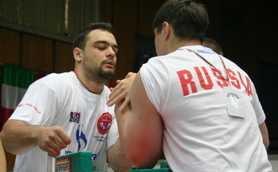 Ion Oncescu, campion european la ambele maini! Romania, inca trei medalii la Euro-skandenberg din Bulgaria!