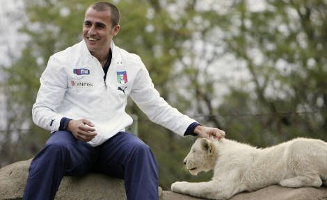 Italienii se antreneaza cu leii! Vezi superfoto cu Toni, De Rossi si Cannavaro in Africa!_9