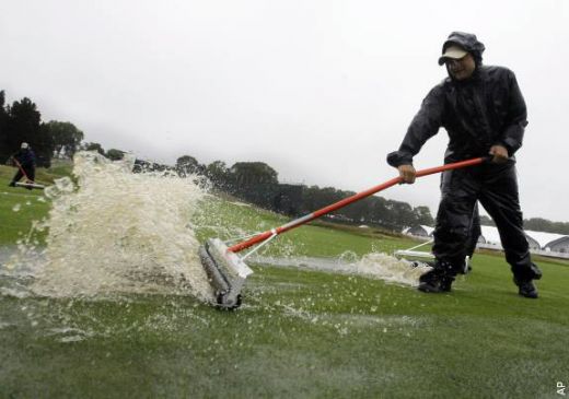 Super FOTO: Tiger Woods, aproape inghitit de ape la US Open!_12