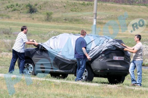 Dacia SUV - Primele poze spion!_6