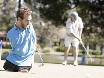 Joaca golf desi nu are nici maini si nici picioare!&nbsp;