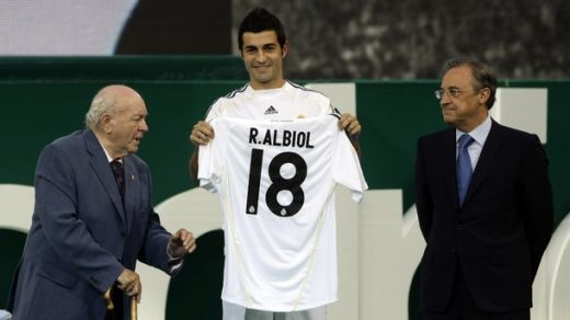 VIDEO: Cel mai bun fundas din fotbalul spaniol, Raul Albiol, prezentat la Real!_2