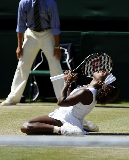 FOTO: Serena Williams, campioana la Wimbledon dupa 7-6, 6-2 cu Venus_3