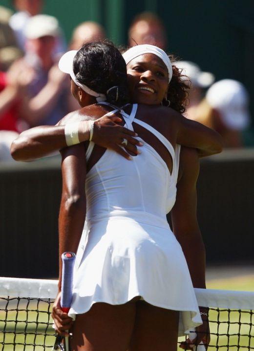 FOTO: Serena Williams, campioana la Wimbledon dupa 7-6, 6-2 cu Venus_5