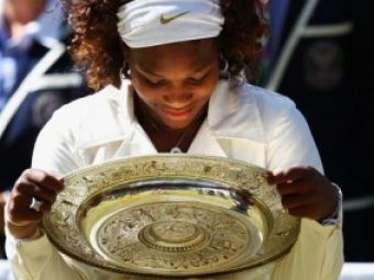 FOTO: Serena Williams, campioana la Wimbledon dupa 7-6, 6-2 cu Venus