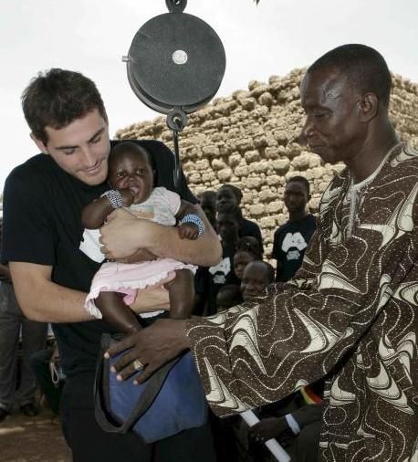 VIDEO / Casillas a facut senzatie printre copiii saraci din Mali!_6