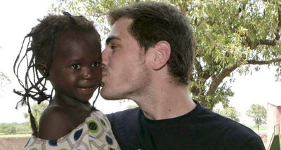 VIDEO / Casillas a facut senzatie printre copiii saraci din Mali!_1