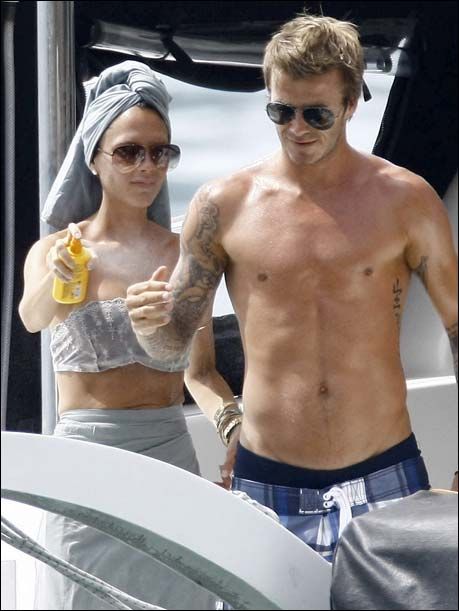 FOTO: David si Victoria Beckham fac plaja pe un yacht, in Oceanul Indian!_8