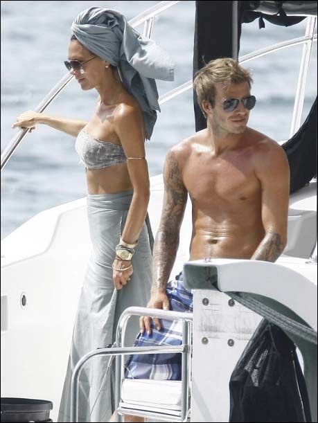 FOTO: David si Victoria Beckham fac plaja pe un yacht, in Oceanul Indian!_18