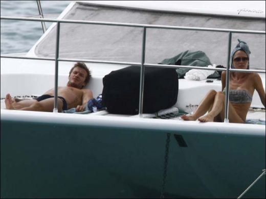 FOTO: David si Victoria Beckham fac plaja pe un yacht, in Oceanul Indian!_2