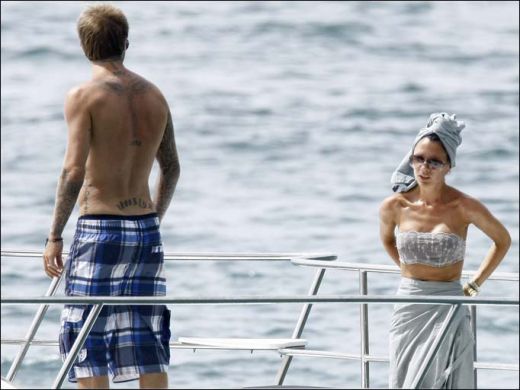 FOTO: David si Victoria Beckham fac plaja pe un yacht, in Oceanul Indian!_9