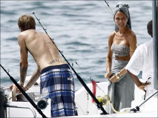FOTO: David si Victoria Beckham fac plaja pe un yacht, in Oceanul Indian!_14