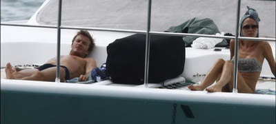 FOTO: David si Victoria Beckham fac plaja pe un yacht, in Oceanul Indian!_1
