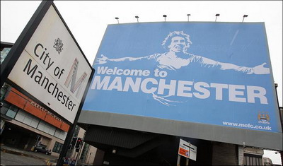 FOTO&nbsp;/ City se ia de United: &quot;Tevez, bine ai venit la Manchester!&quot;