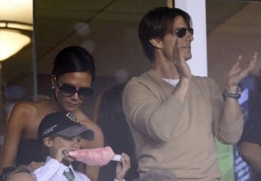 FOTO + VIDEO: David Beckham, alungat de fani sub ochii sotiei si ai lui Tom Cruise!_6