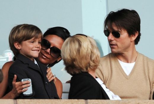 FOTO + VIDEO: David Beckham, alungat de fani sub ochii sotiei si ai lui Tom Cruise!_7