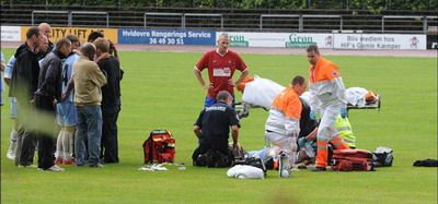 FOTO: Un fotbalist danez, in coma dupa ce a fost lovit de un fulger pe teren!_2