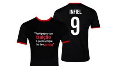 Ronaldo acuzat de tradare: Vezi ce tricou i-au facut fanii lui Flamengo!_1