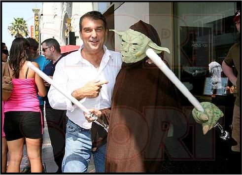 FOTO: Laporta face transferuri extraterestre: l-a luat pe Maestrul Yoda :)_4