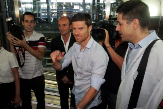 VIDEO: Isterie la Madrid pentru Xabi Alonso! Vezi cum l-a primit presa!_6