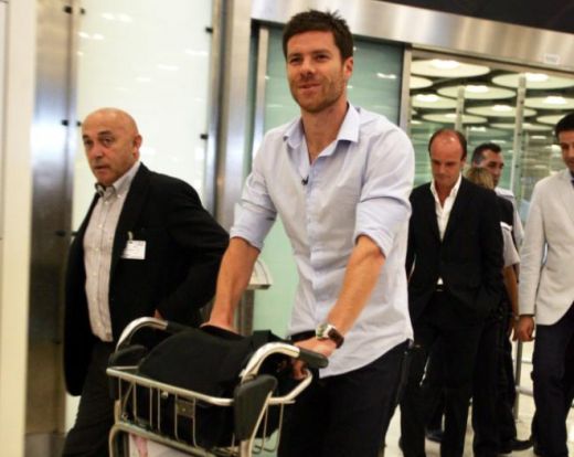 VIDEO: Isterie la Madrid pentru Xabi Alonso! Vezi cum l-a primit presa!_4