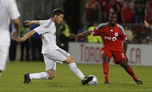 VIDEO: Spectacol Real! Kaka debuteaza, Ronaldo marcheaza! Real 5-1 Toronto!_6
