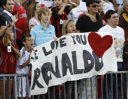 VIDEO: Spectacol Real! Kaka debuteaza, Ronaldo marcheaza! Real 5-1 Toronto!_4
