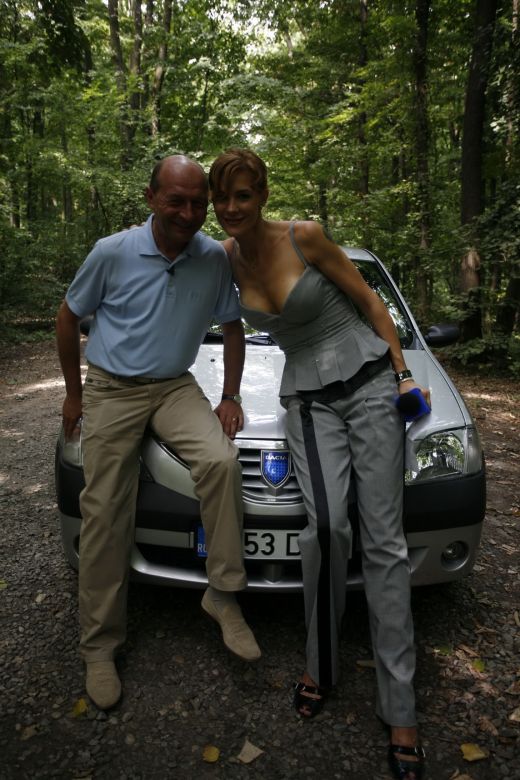 ACUM: Presedintele Traian Basescu isi prezinta masina la ProMotor_3