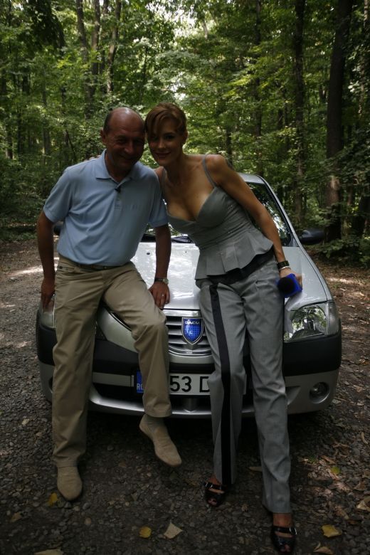 ACUM: Presedintele Traian Basescu isi prezinta masina la ProMotor_2
