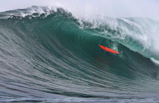 FOTO: Nebunie la surfing printre valuri URIASE!_12