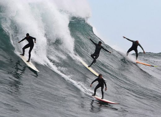 FOTO: Nebunie la surfing printre valuri URIASE!_11